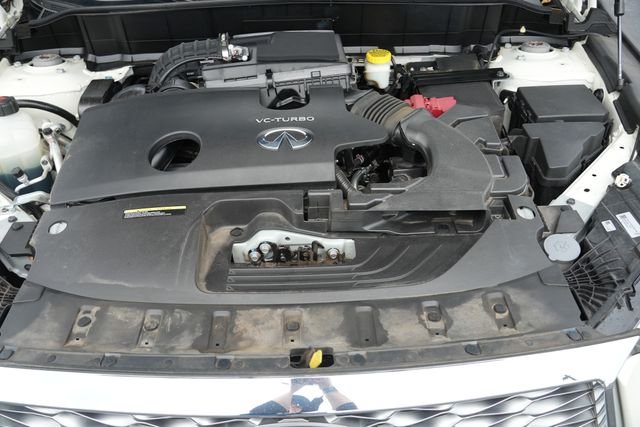 Used 2023 White INFINITI LUXE image 15