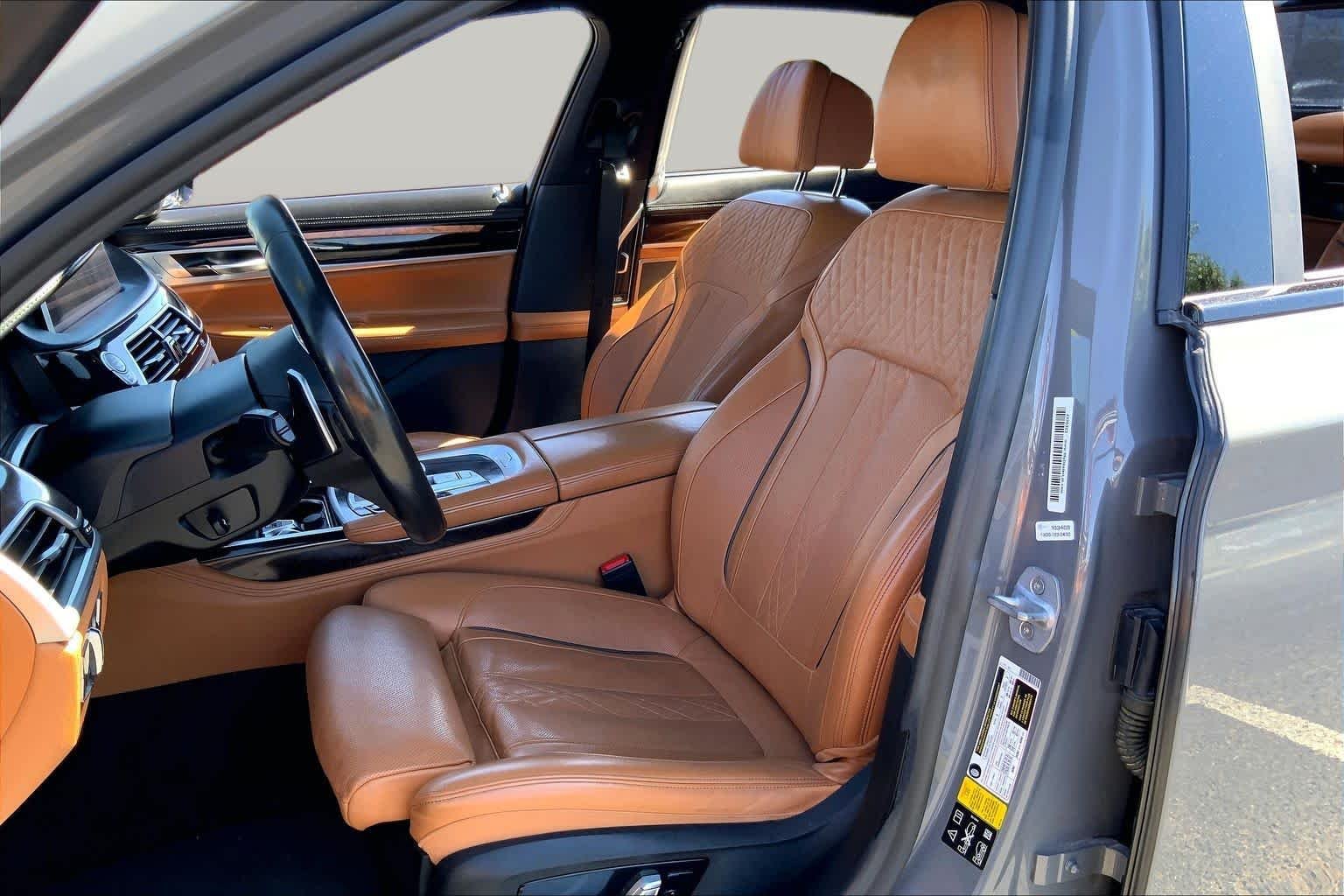Used 2020 Bemina Grey Amber Effect BMW 750i xDrive image 9