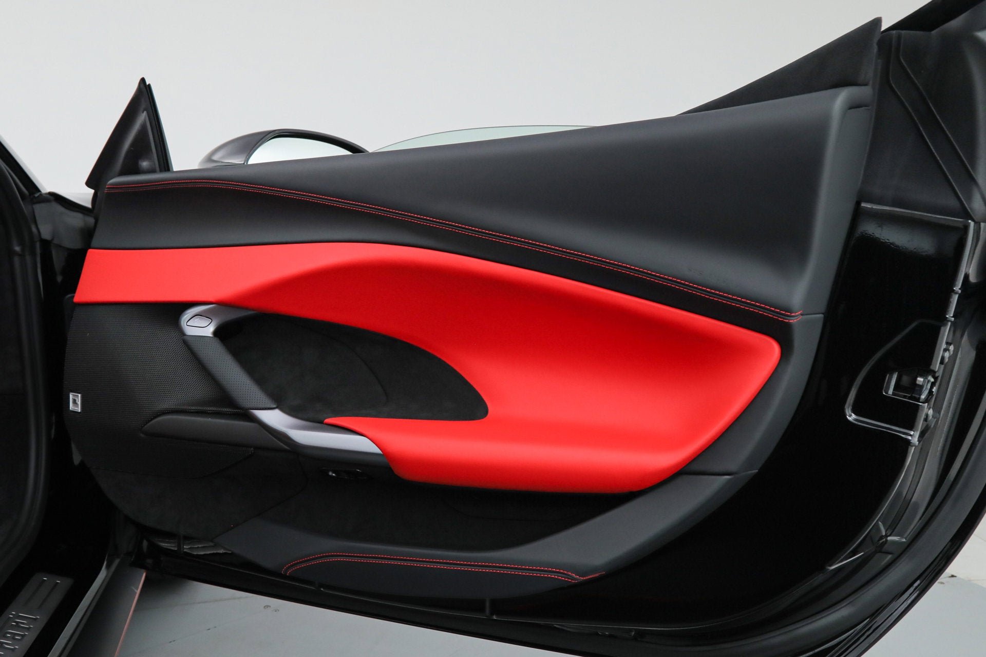 Certified Used 2025 Nero Ferrari  image 39