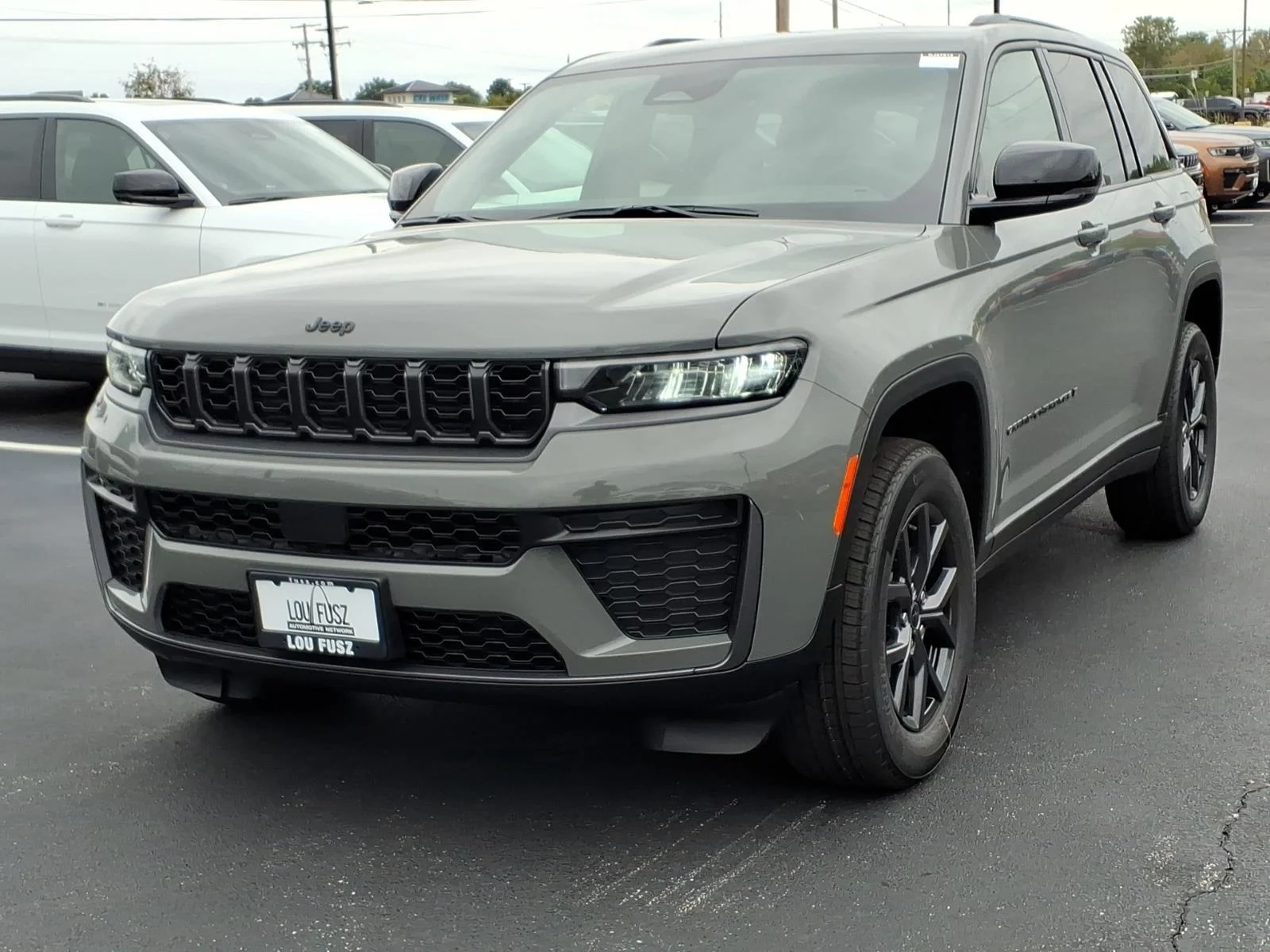 New 2027 Sting-Gray Clearcoat Jeep Laredo Altitude image 2