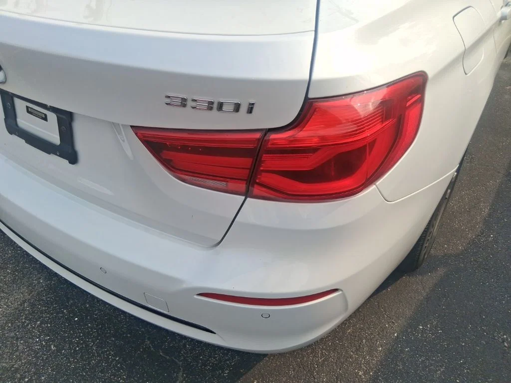 Used 2018 White BMW 330 Gran Turismo i xDrive image 16