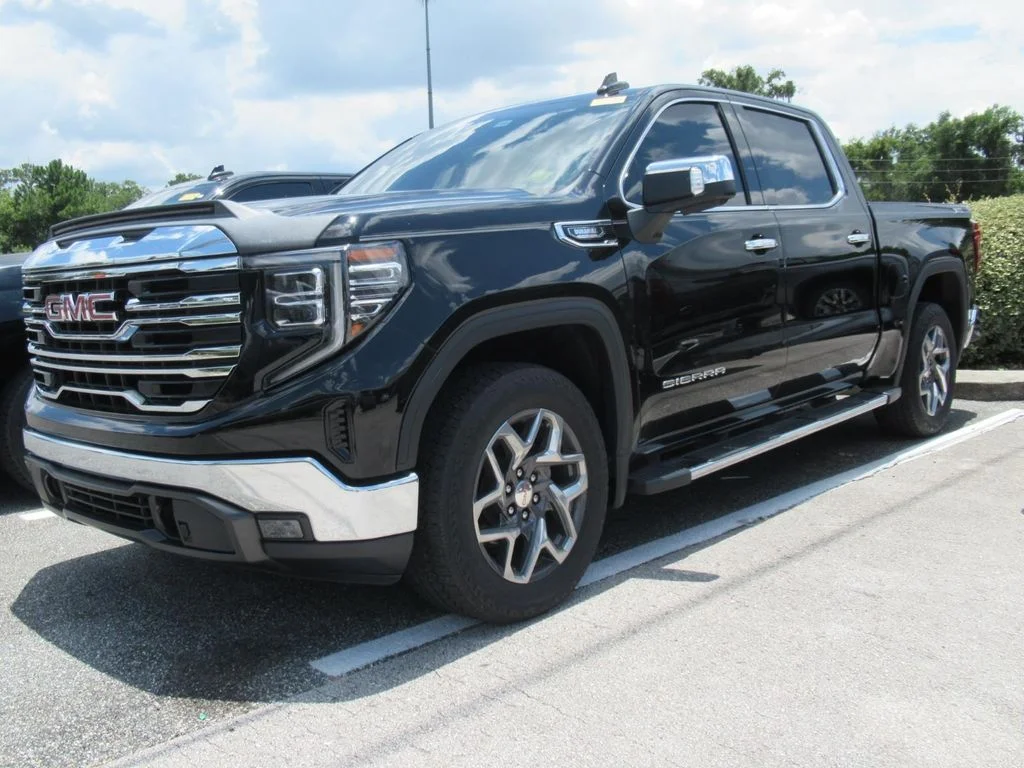 Used 2023 Black GMC SLT image 2