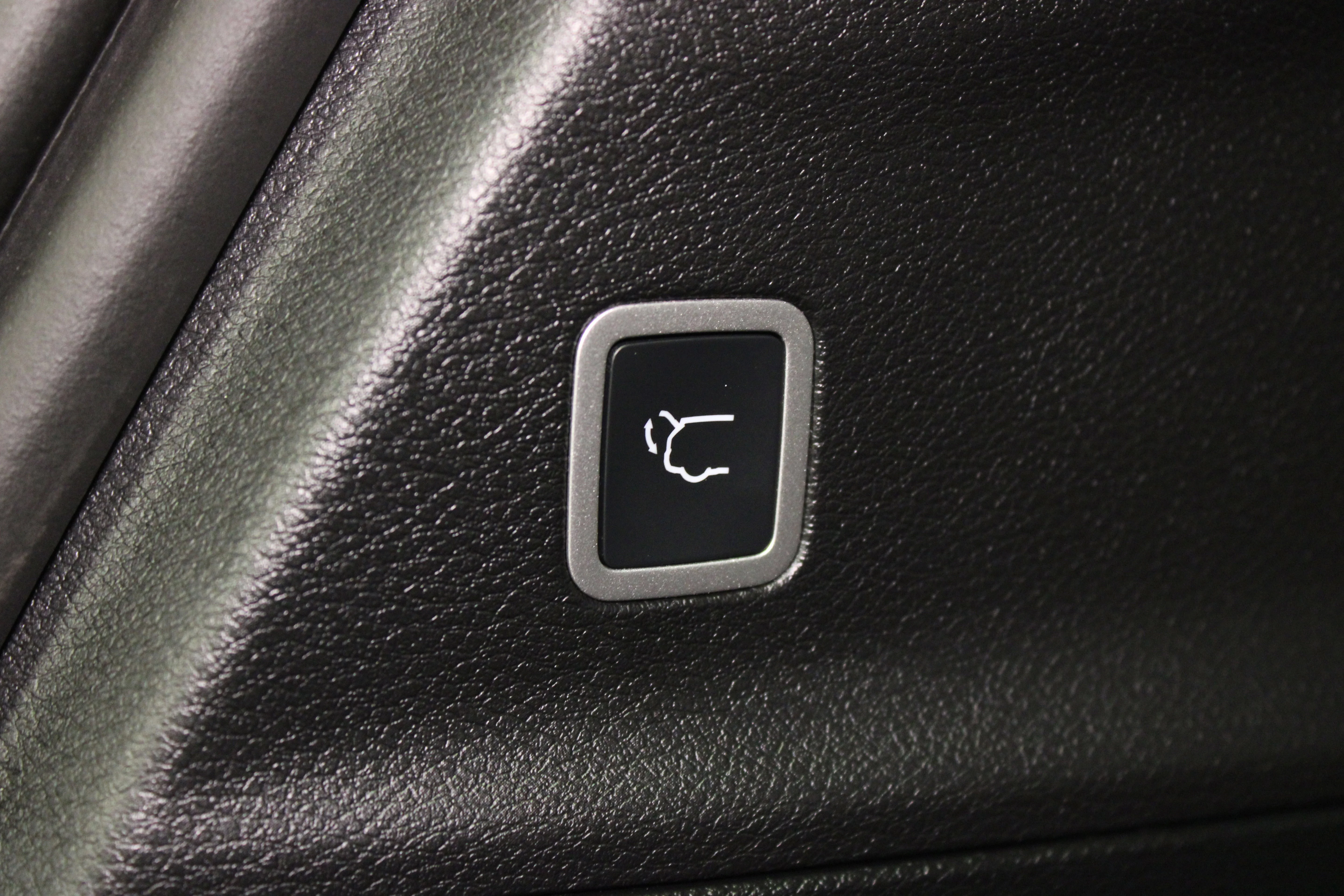 Used 2026 Diamond Black Crystal Pearlcoat Chrysler Limited image 14