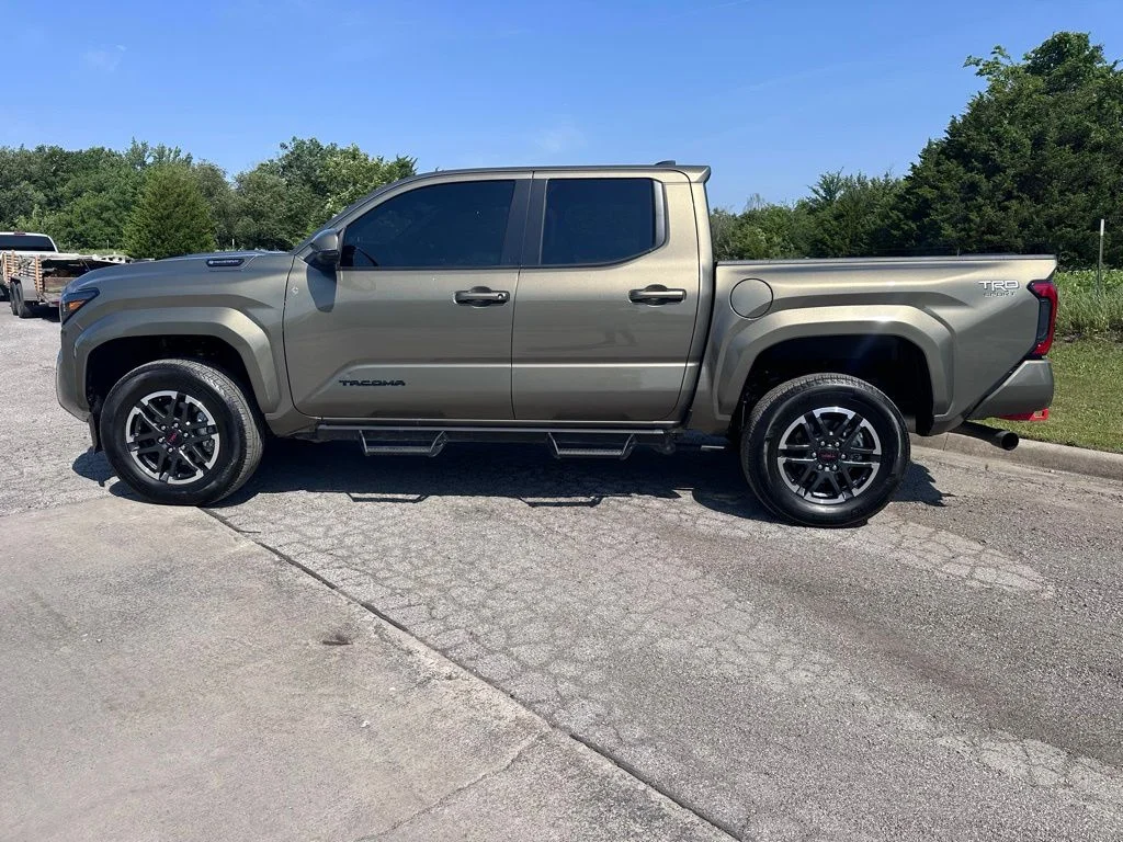 2025 Toyota Tacoma TRD Sport - Photo 8