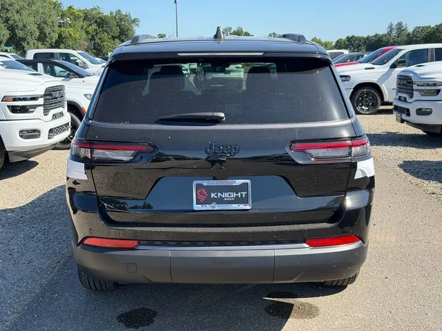 New 2026 Diamond Black Crystal Pearl-Coat Exterior Paint Jeep Altitude image 7