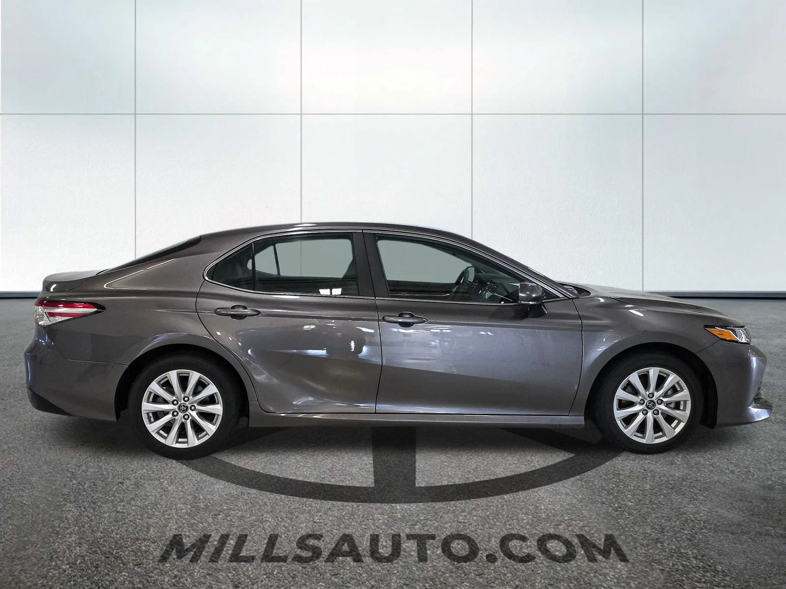 Used 2018 Gray Toyota LE image 9
