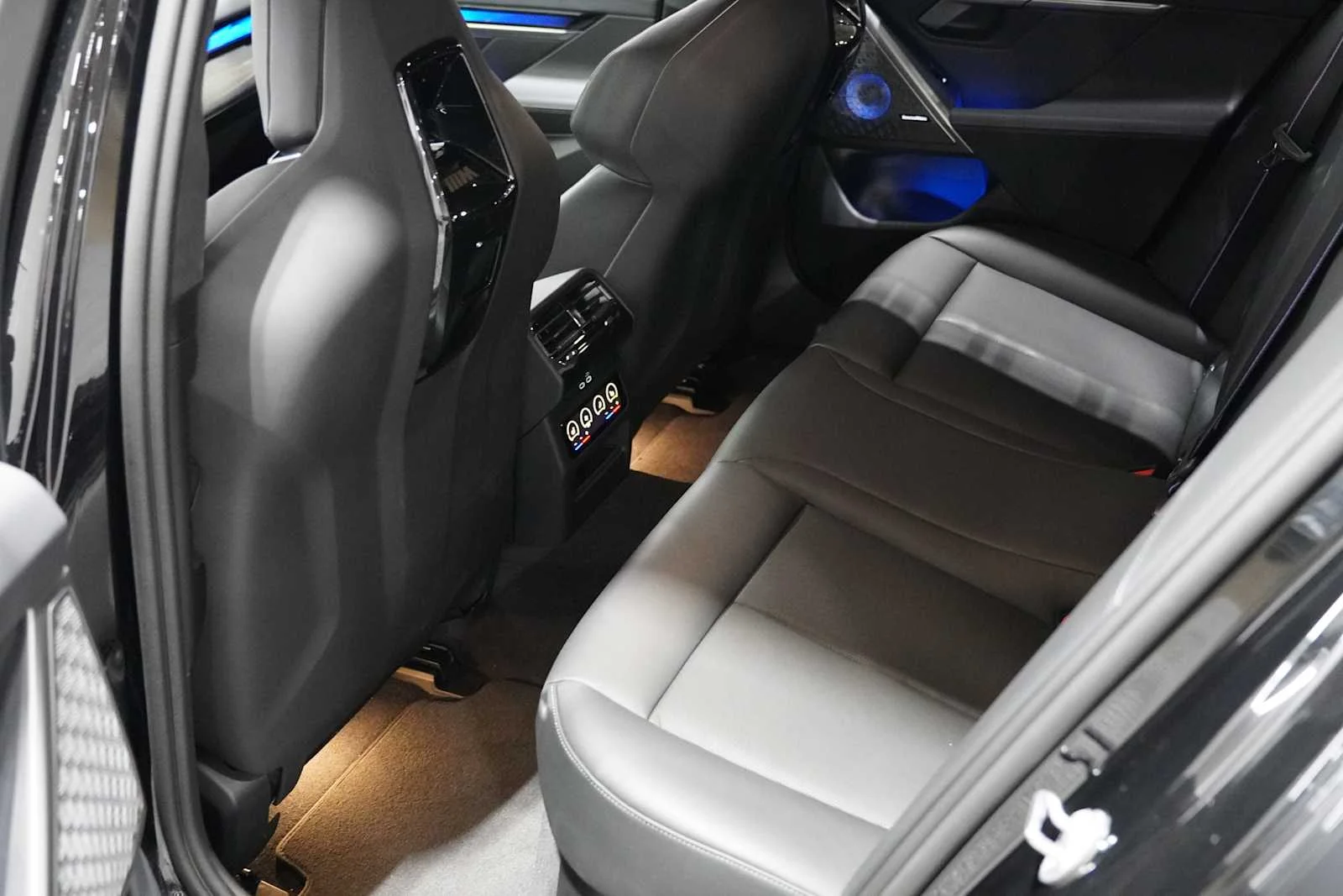 Used 2025 Black Sapphire Metallic BMW  image 19