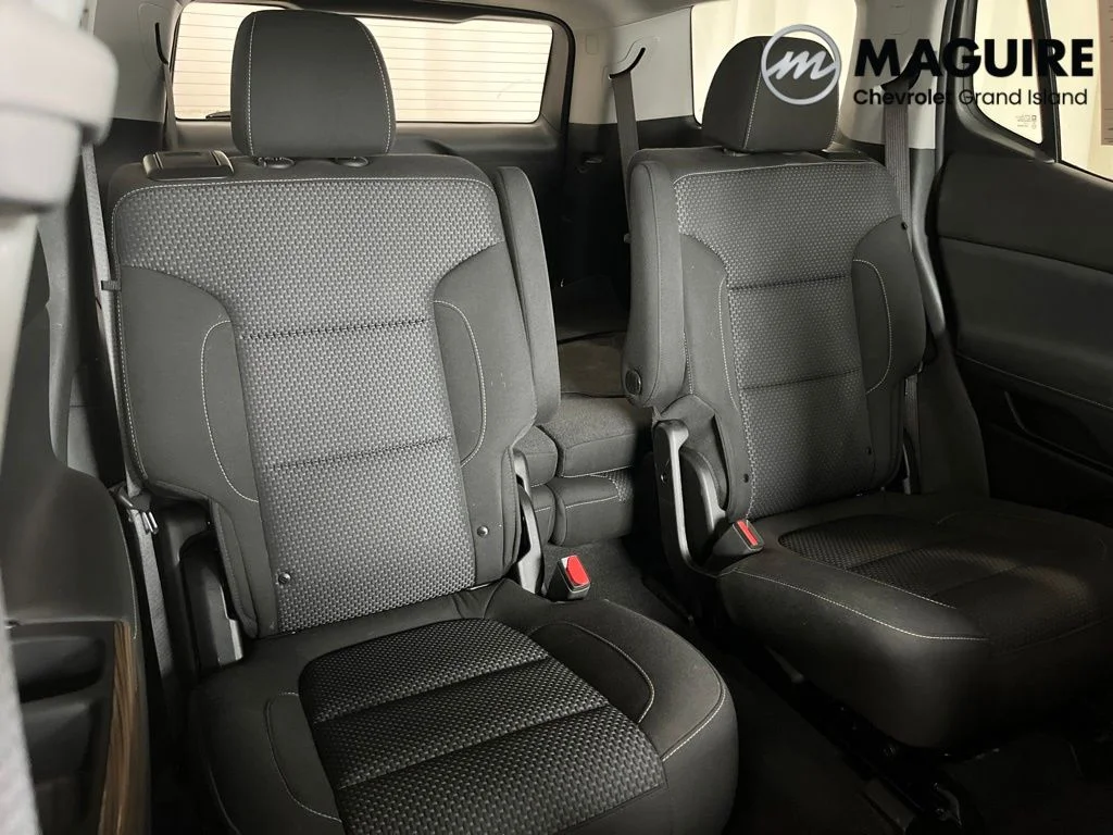 Used 2023 Silver GMC SLE image 31