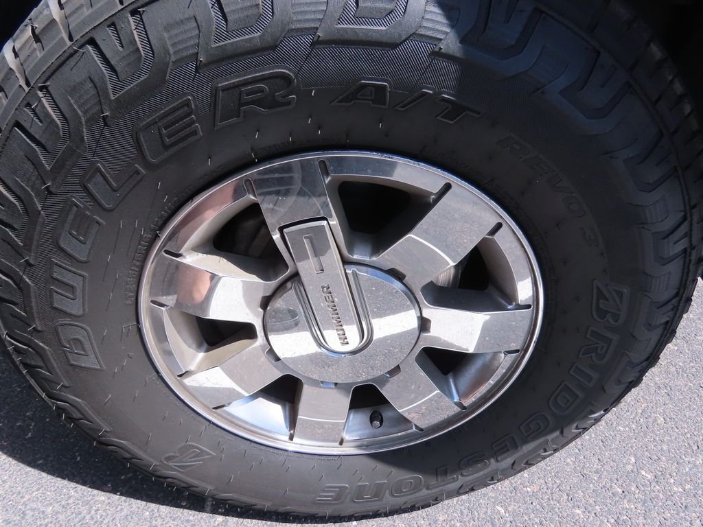 Used 2006 Boulder Gray Metallic Hummer  image 18