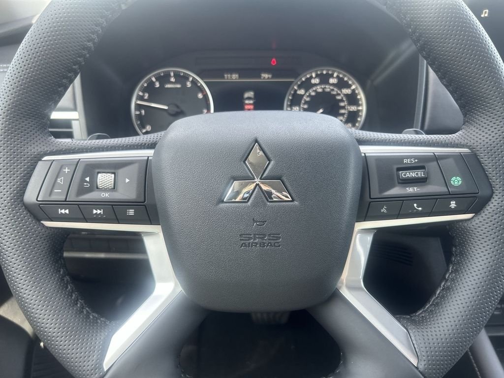 New 2026 LABRADOR BLK PR Mitsubishi SE image 22