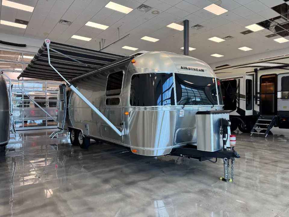 Used 2024 SILVER AIRSTREAM  image 6