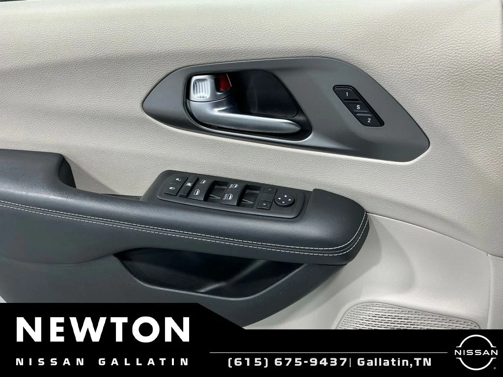 Used 2023 Bright White Clearcoat Chrysler Touring L image 32