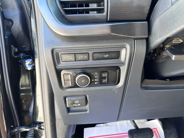 Used 2024 Black Ford XLT image 12