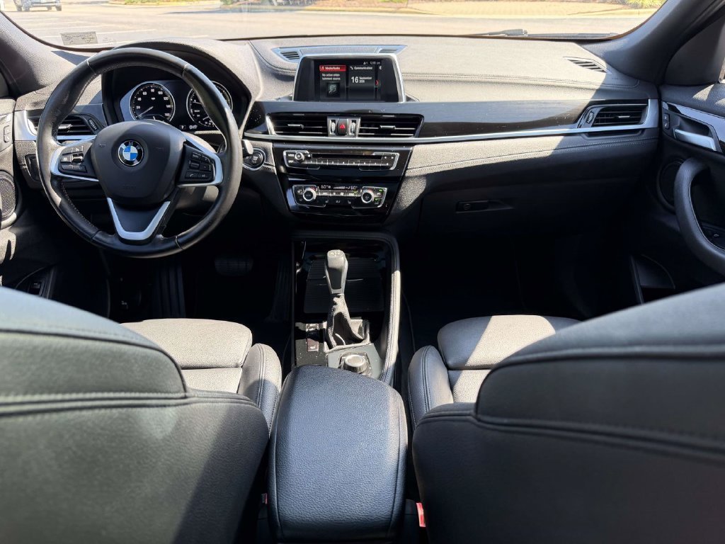 Used 2018 Blue BMW xDrive28i image 2