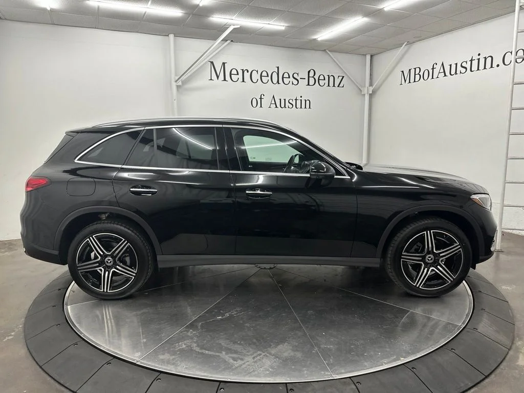 New 2027 Black Mercedes-Benz GLC 300 image 8