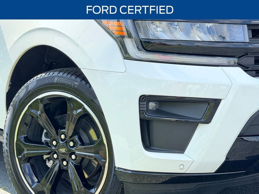 Used 2024 White Ford Limited image 3