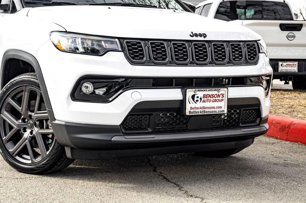 New 2026 Bright White Clear-Coat Exterior Paint Jeep Limited image 3