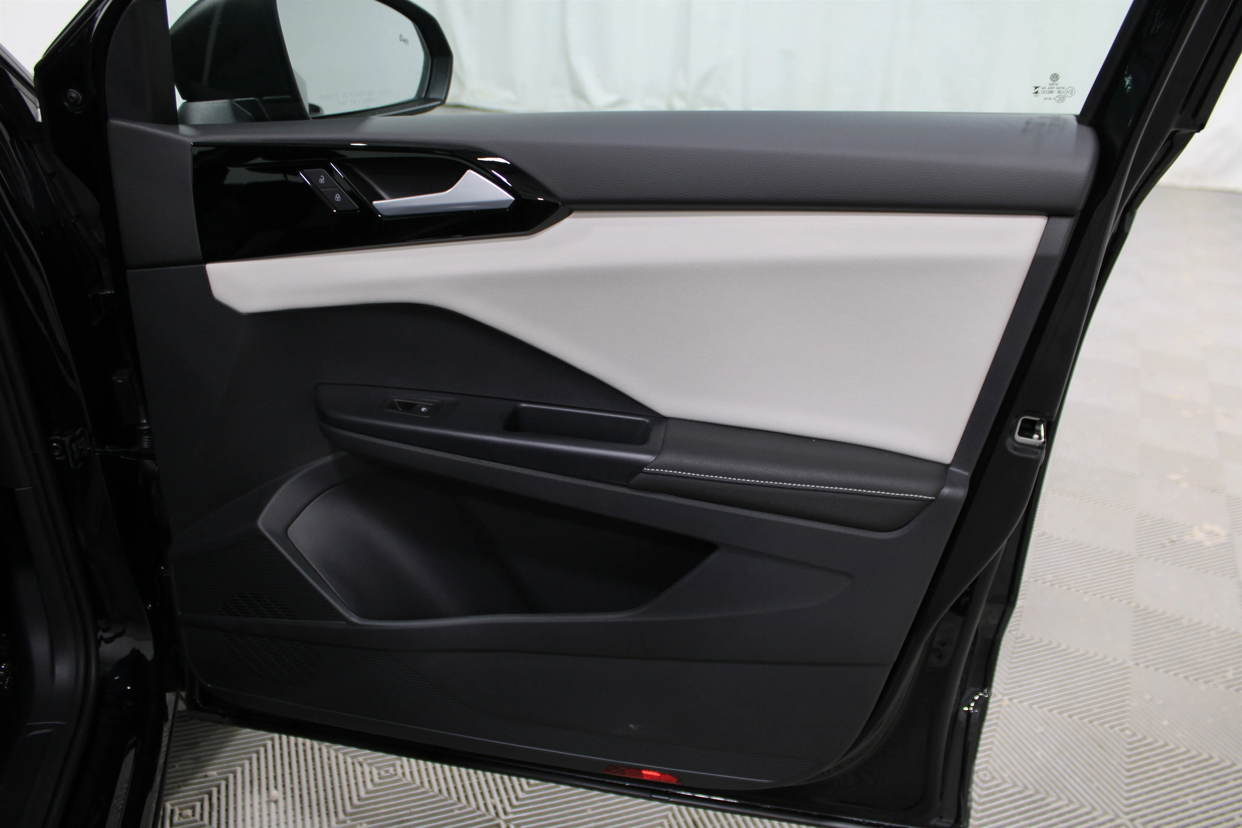 2025 Volkswagen Taos S - Photo 23