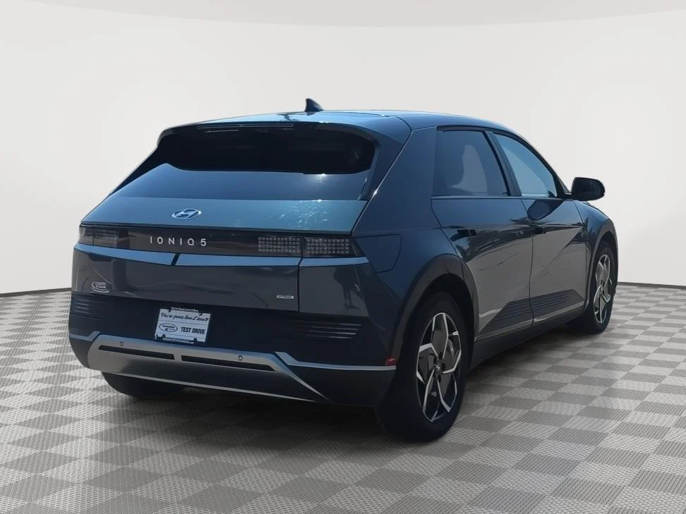 Used 2024 Digital Teal Hyundai SE image 5