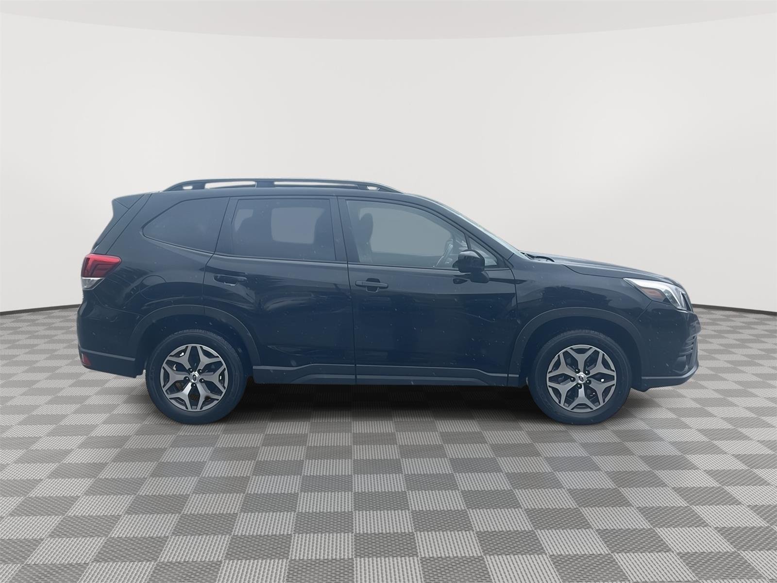 Used 2023 Crystal Black Silica Subaru Premium image 5