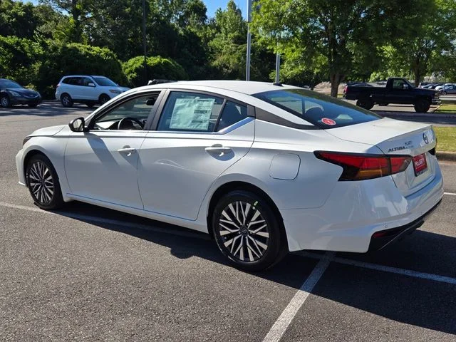New 2026 White Nissan 2.5 SV image 3