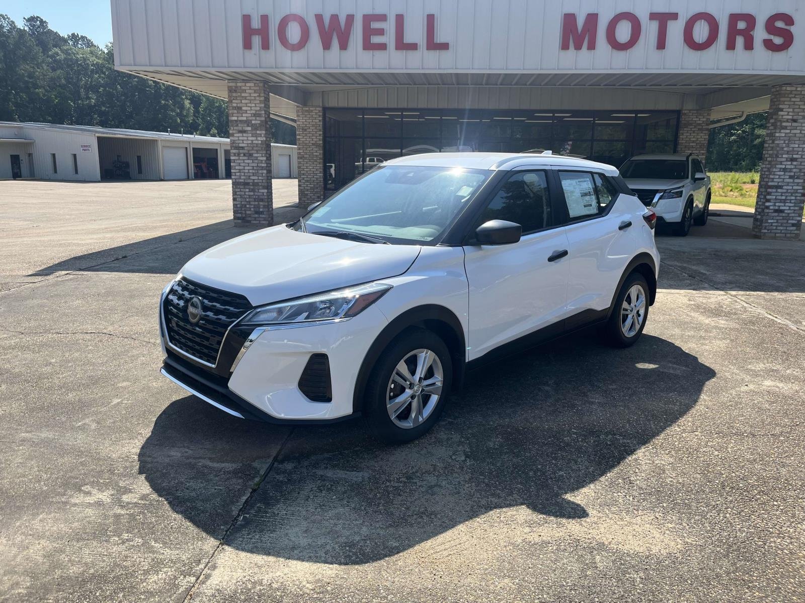 2025 Nissan KICKS PLAY Base