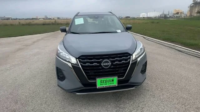 Used 2023 Gray Nissan SR Xtronic CVT image 3