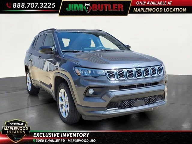 Used 2024  Jeep Latitude image 6