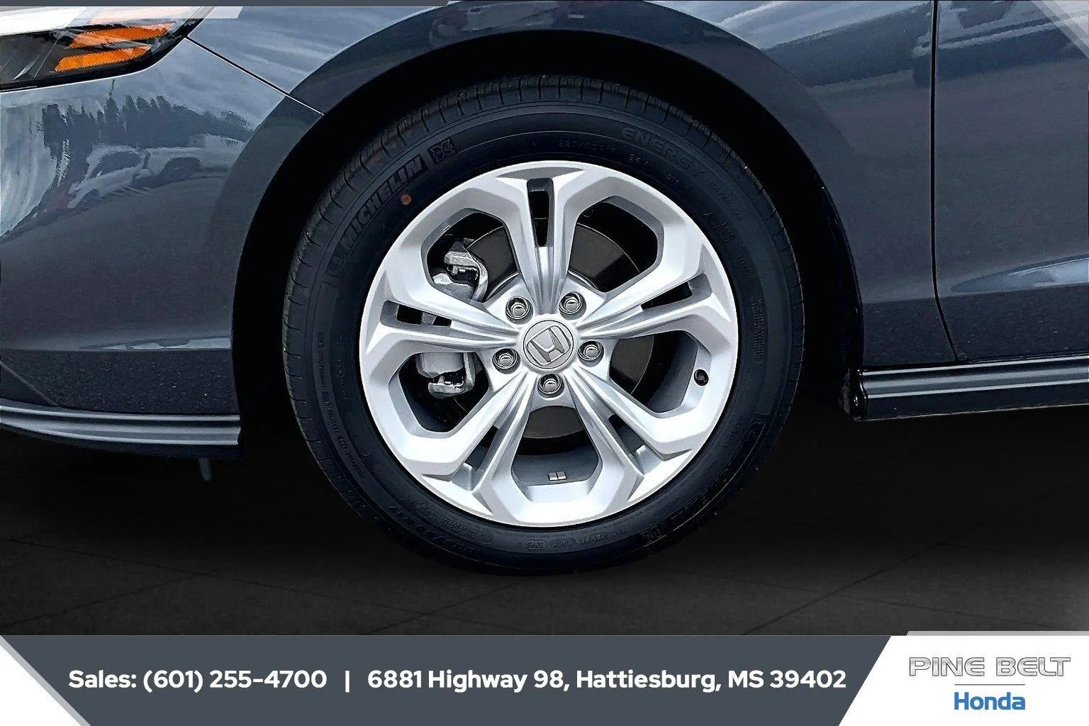 Used 2025 Meteorite Gray Metallic Honda LX image 7