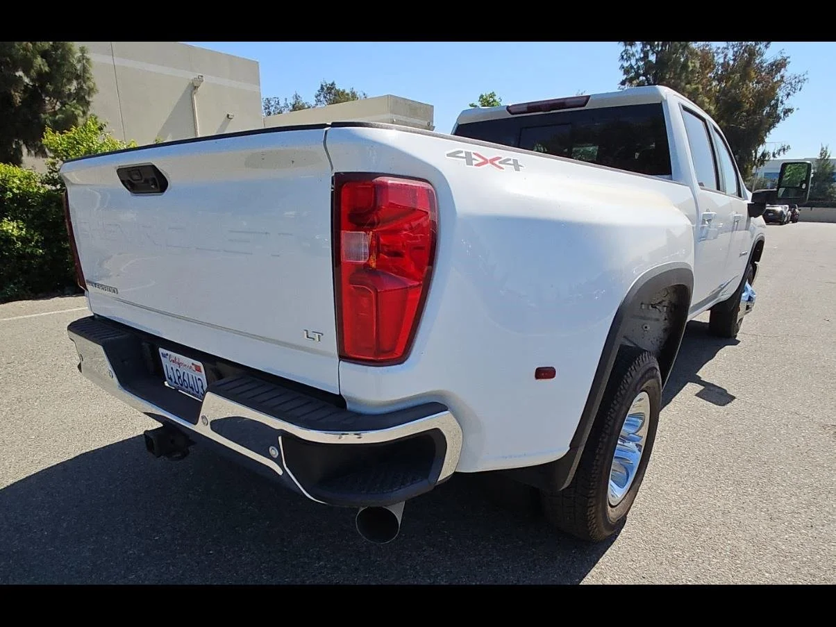 Used 2024 Summit White Chevrolet LT DRW image 10