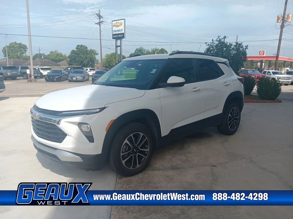 Used 2025 White Chevrolet LT image 4