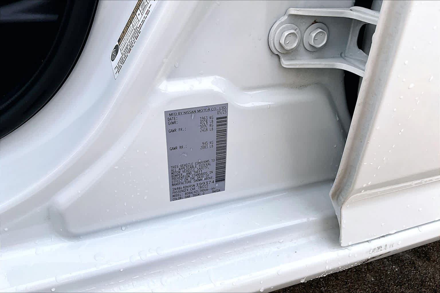Used 2025 Glacier White Nissan SV image 33