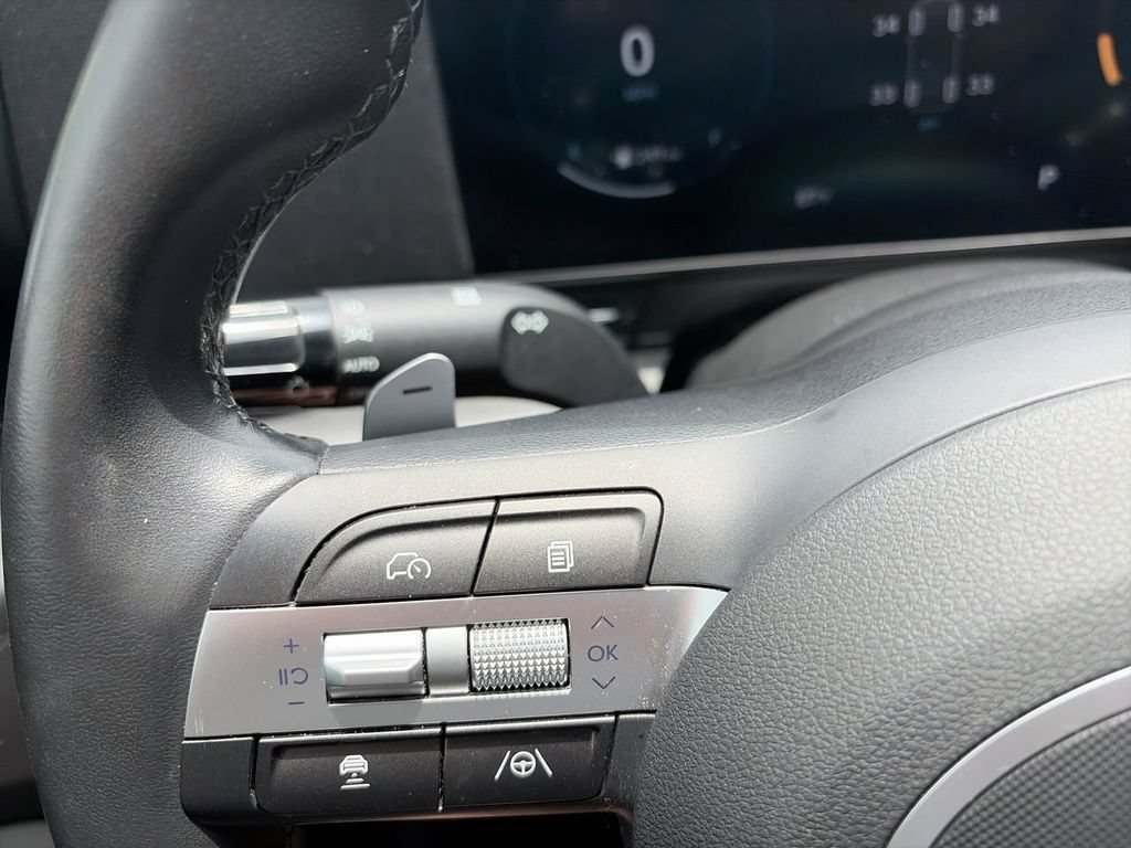 Used 2024  Hyundai SEL image 21