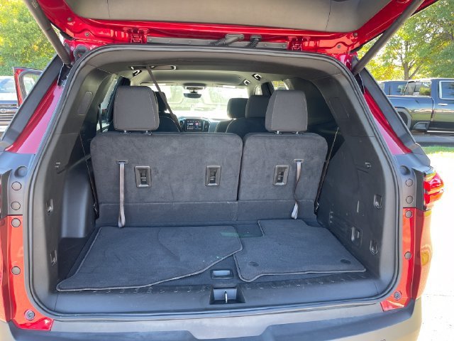 Used 2023 RADIANT RED TINTCOAT Chevrolet LT Cloth image 21