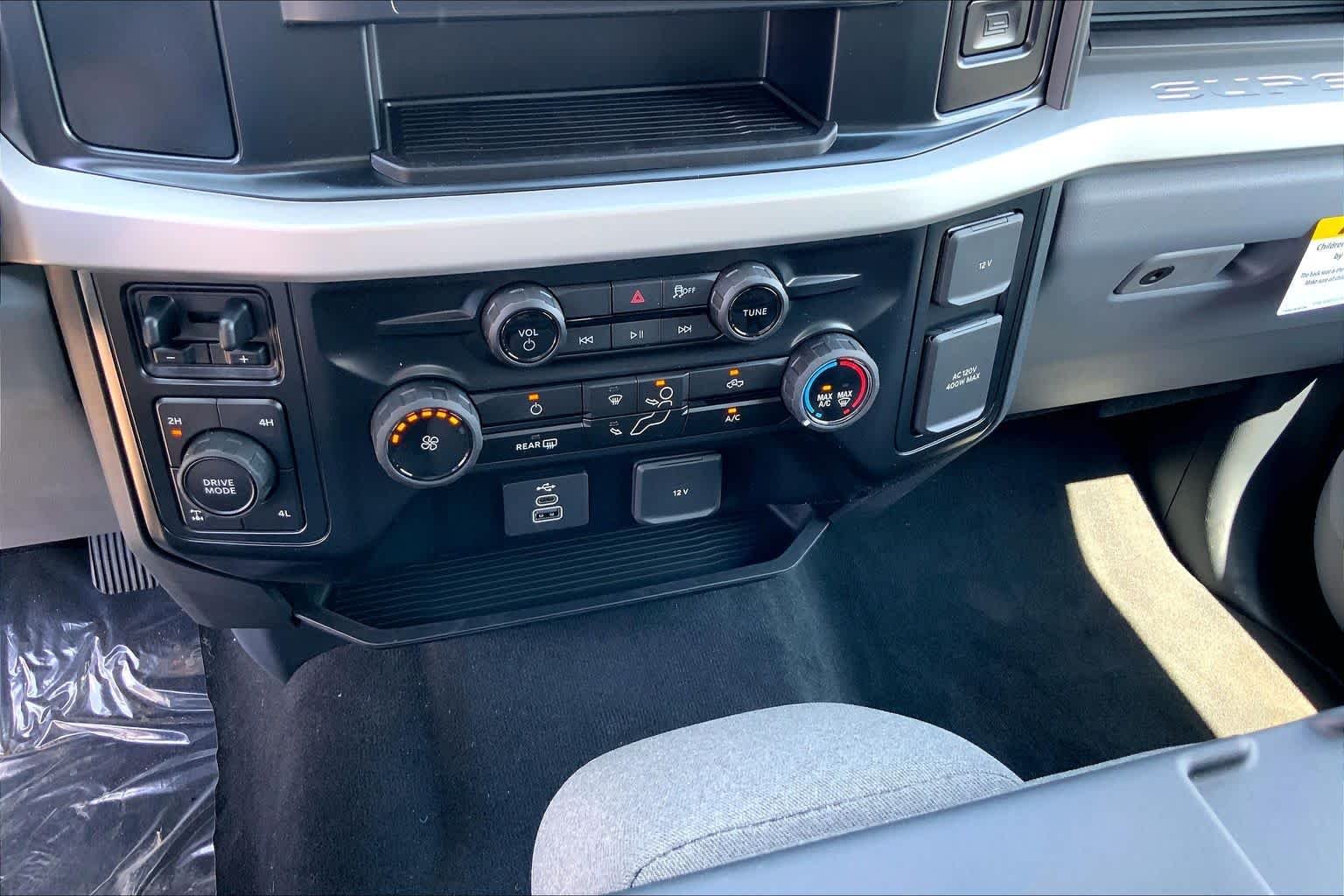 New 2026 Agate Black Metallic Ford F-250® XLT image 19