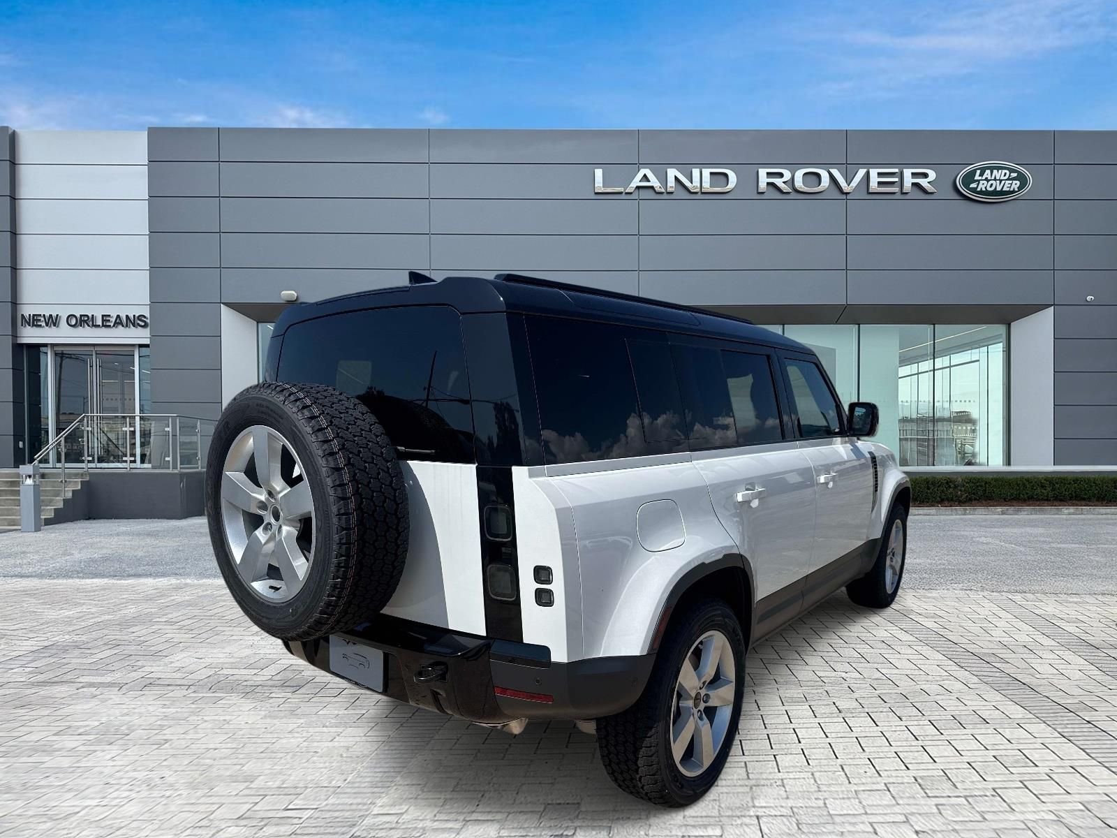 New 2026 Fuji White Land Rover S image 5