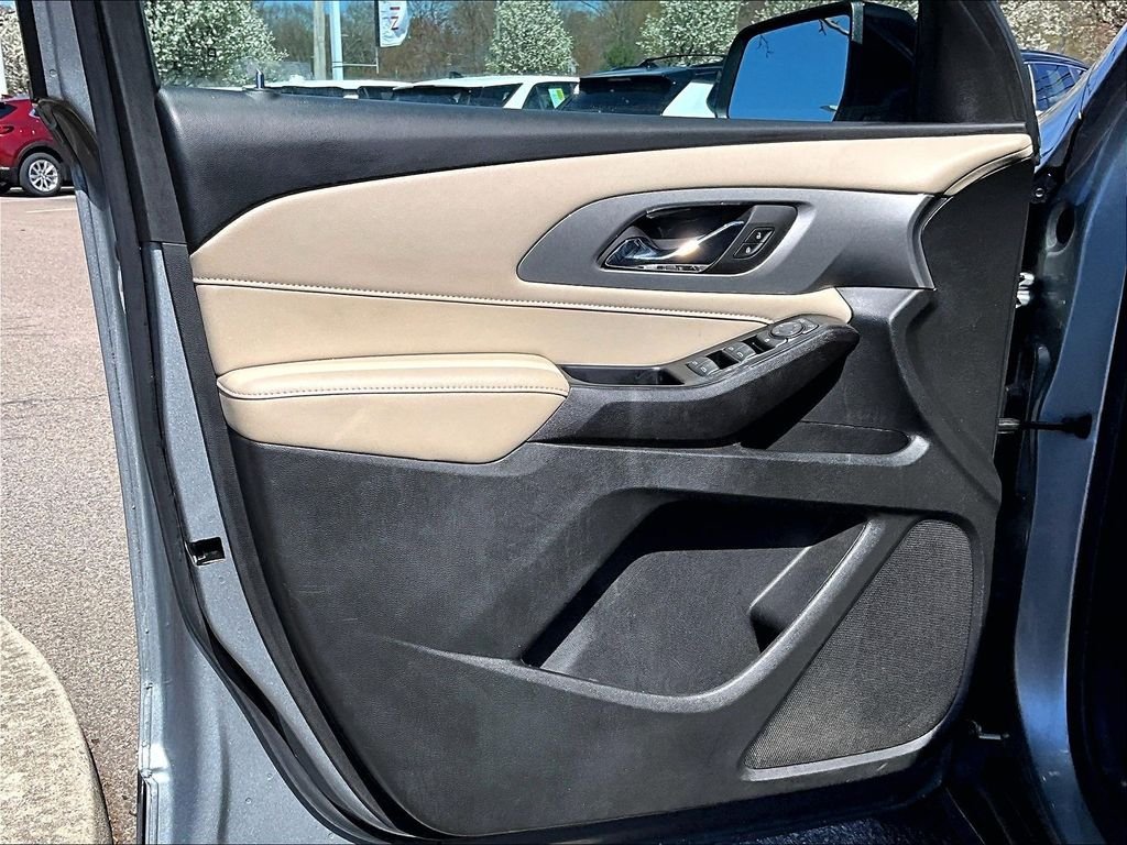 Used 2023 Gray Chevrolet LS image 9