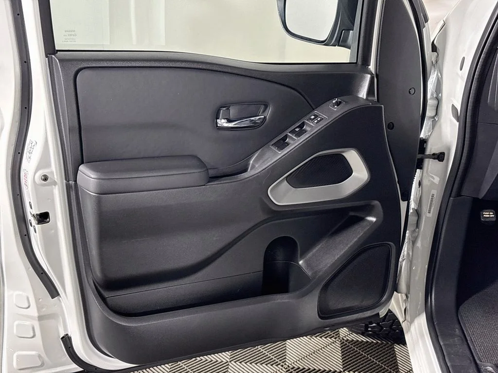 Used 2022 White Nissan SV image 10