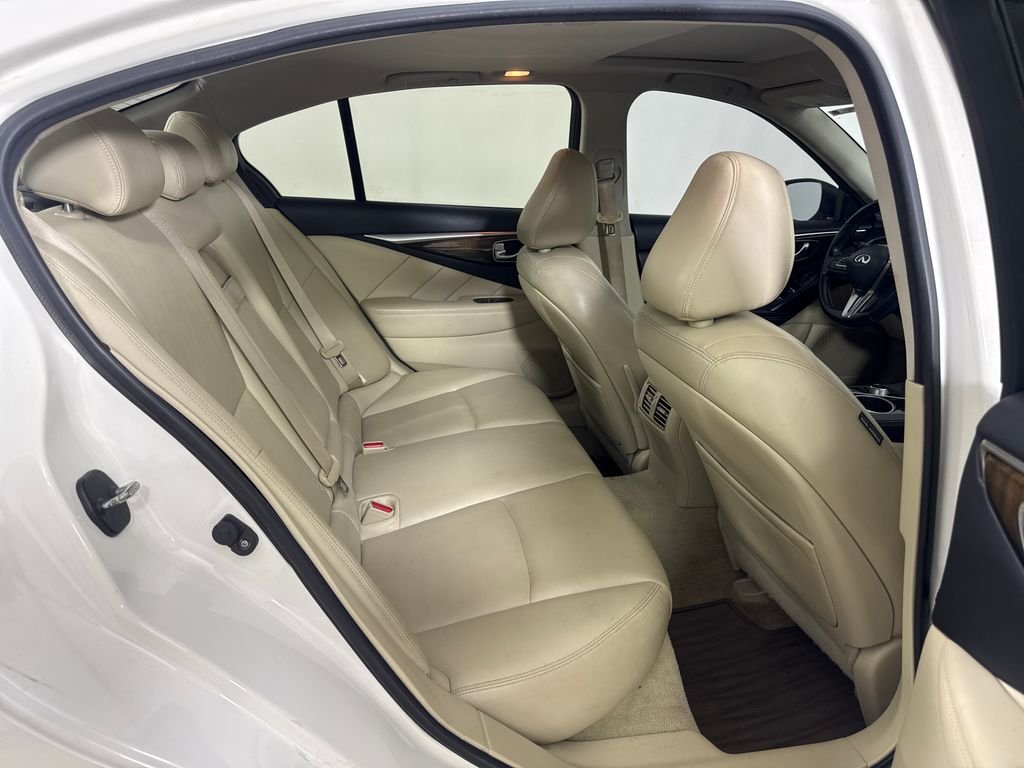 Used 2019 White INFINITI 3.0t LUXE image 9