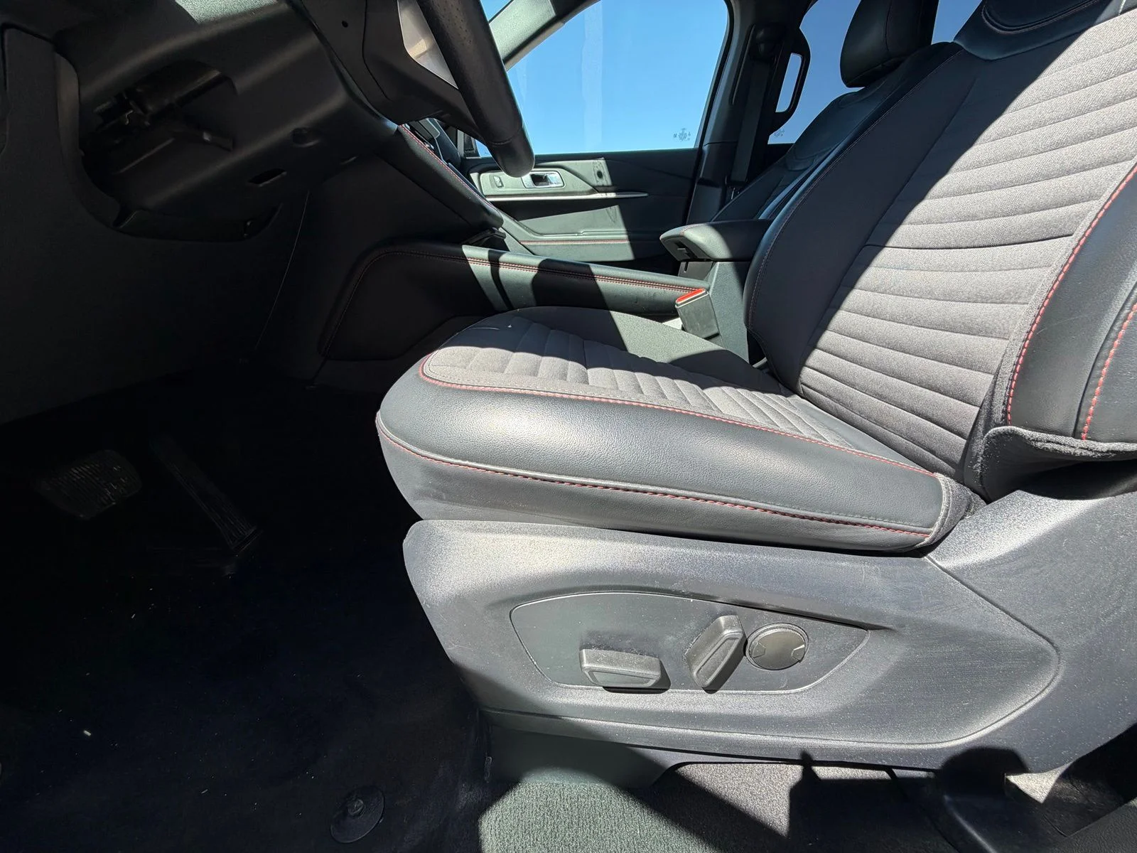 Used 2025 Gray Ford ST-Line image 6