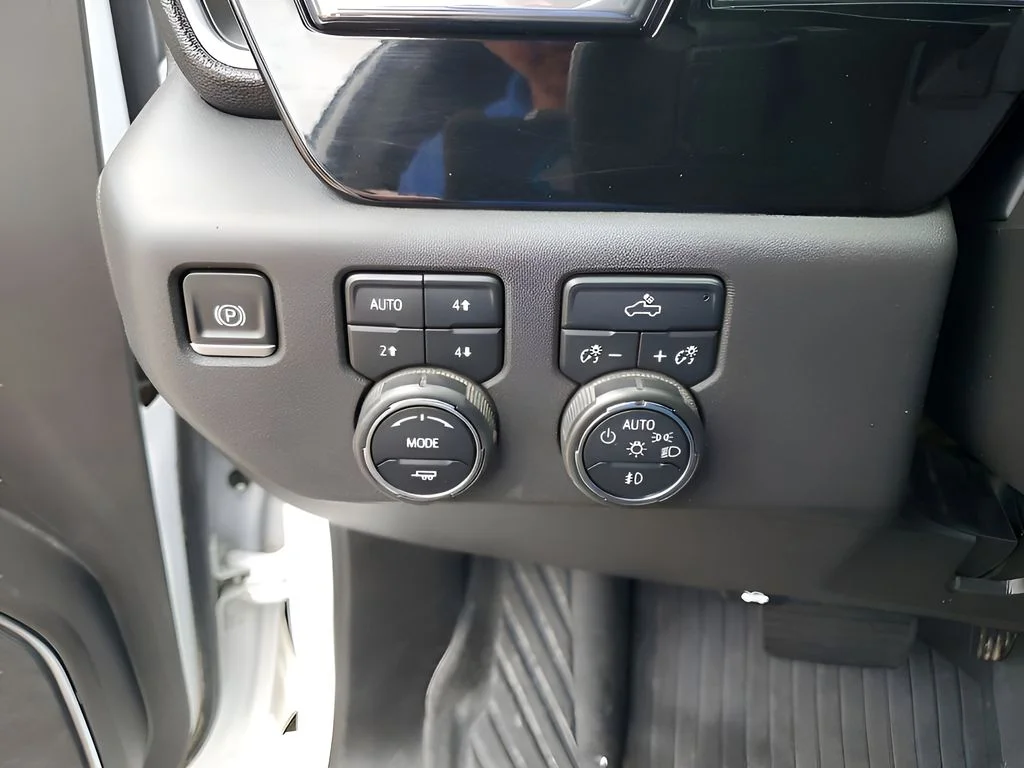 Used 2024 White Chevrolet LT Trail Boss image 33