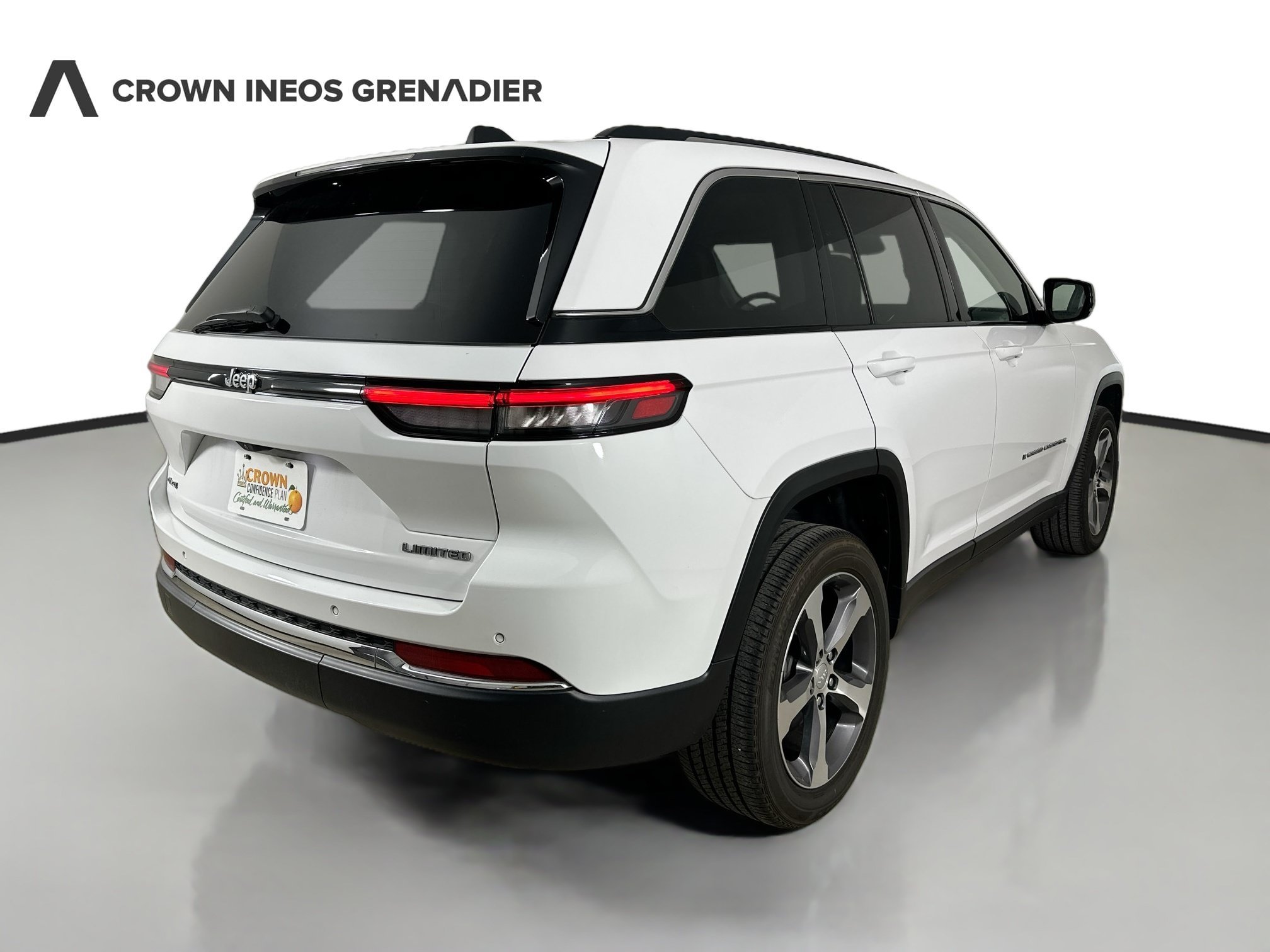 Used 2023 Bright White Clearcoat Jeep Limited image 5
