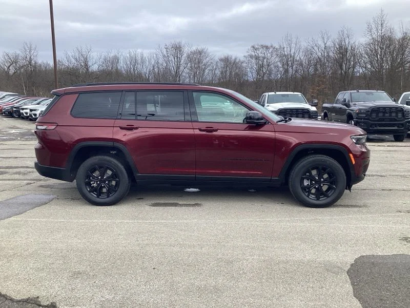 New 2025 Velvet Red Pearl-Coat Exterior Paint Jeep Altitude X image 8