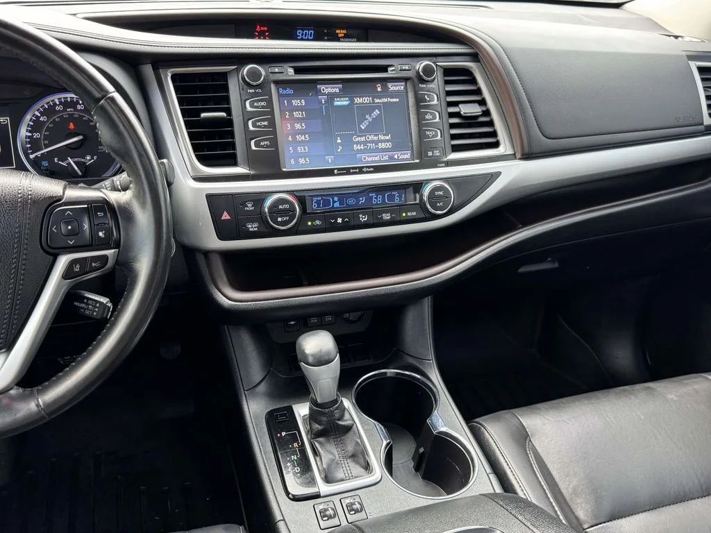 Used 2019 Gray Toyota XLE image 3