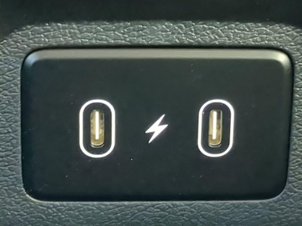 2025 Hyundai Venue Limited - Photo 16