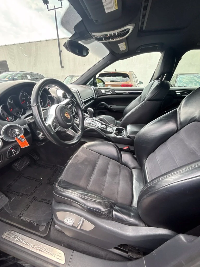 Used 2018  Porsche  image 11