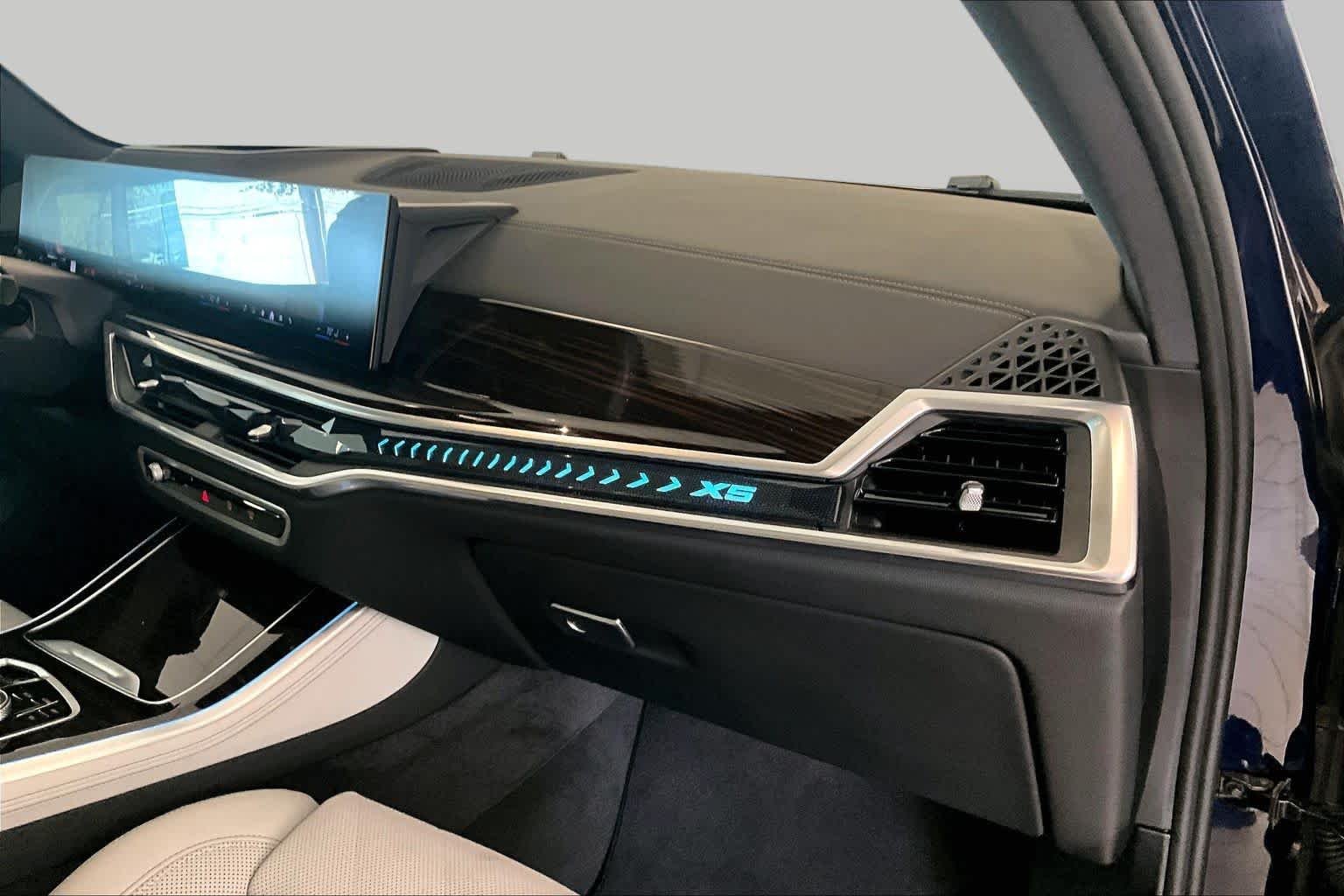 Used 2024 Tanzanite Blue II Metallic BMW sDrive40i image 17