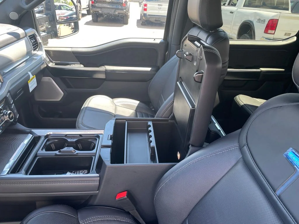 2025 Ford F-350 Super Duty Platinum - Photo 32