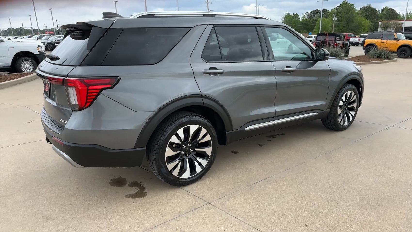 Used 2025 Gray Metallic Ford Platinum image 9