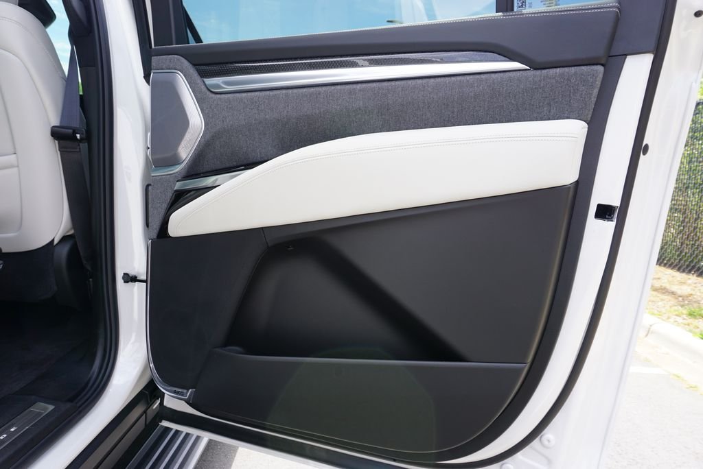 Used 2025 Crystal White Cadillac V-Series image 46